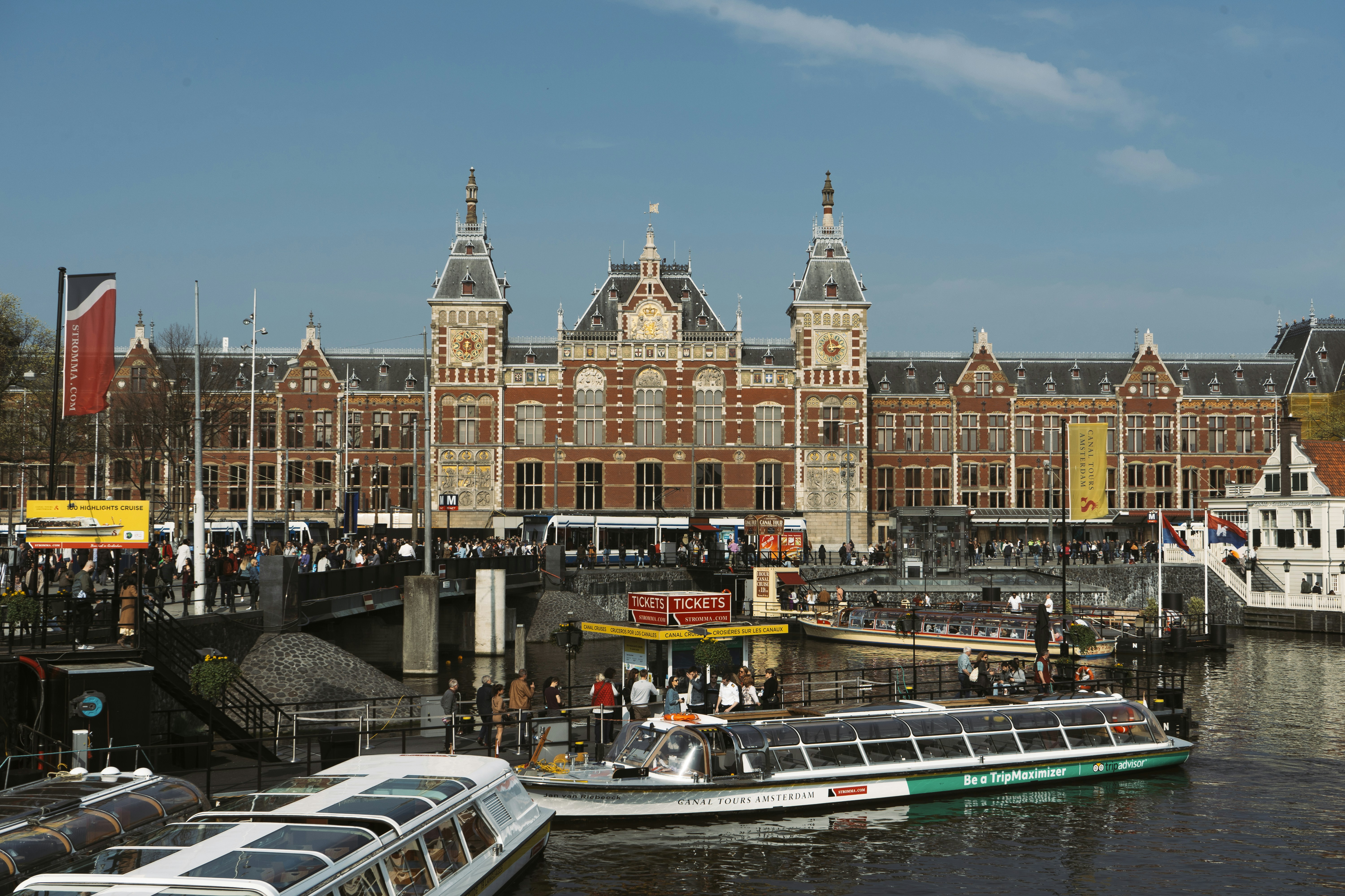 boats on Grand Canal