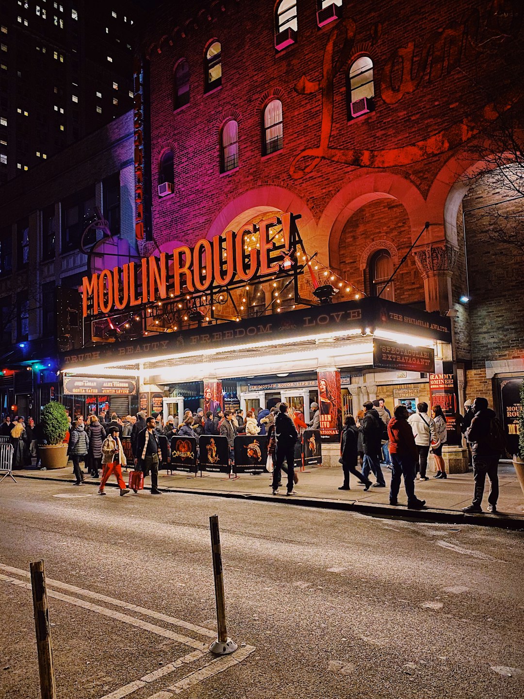 Moulin Rouge store