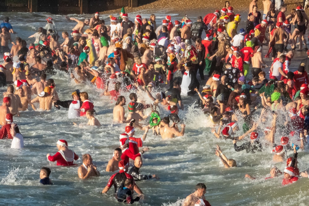 persone sulla spiaggia