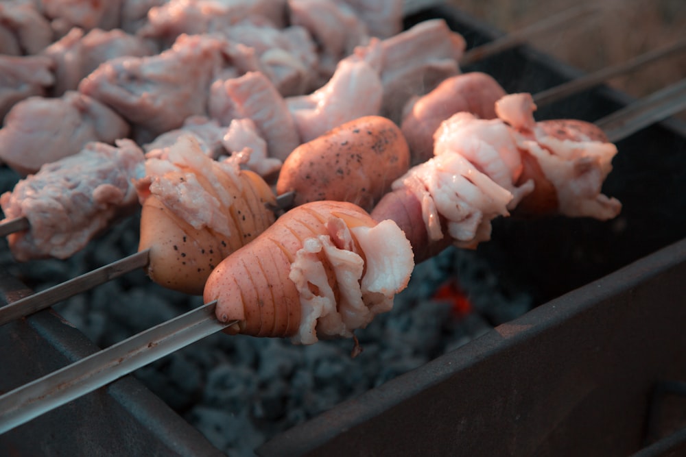 barbecue de pommes de terre et de viande