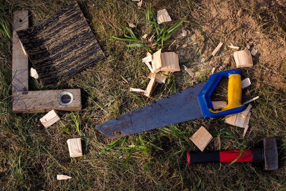 blue wood saw