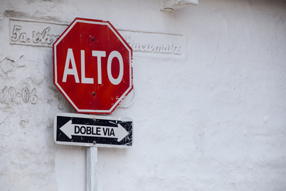 Alto signage