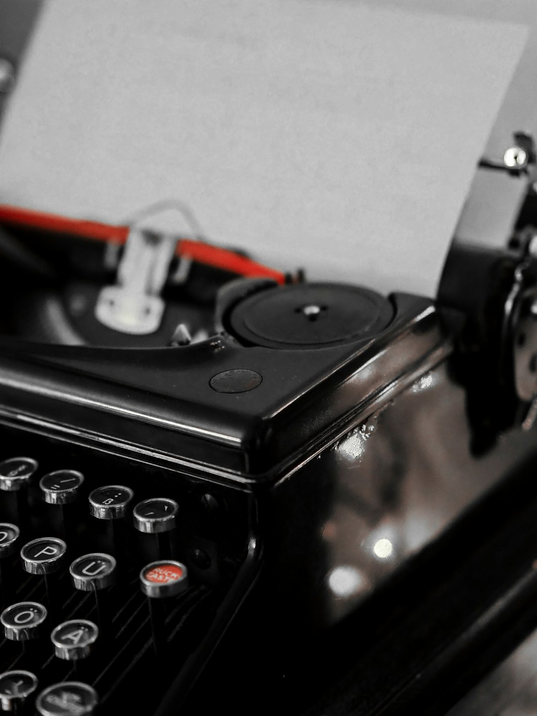 black and gray typewriter