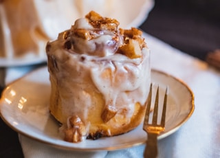 plate of cinnamon roll