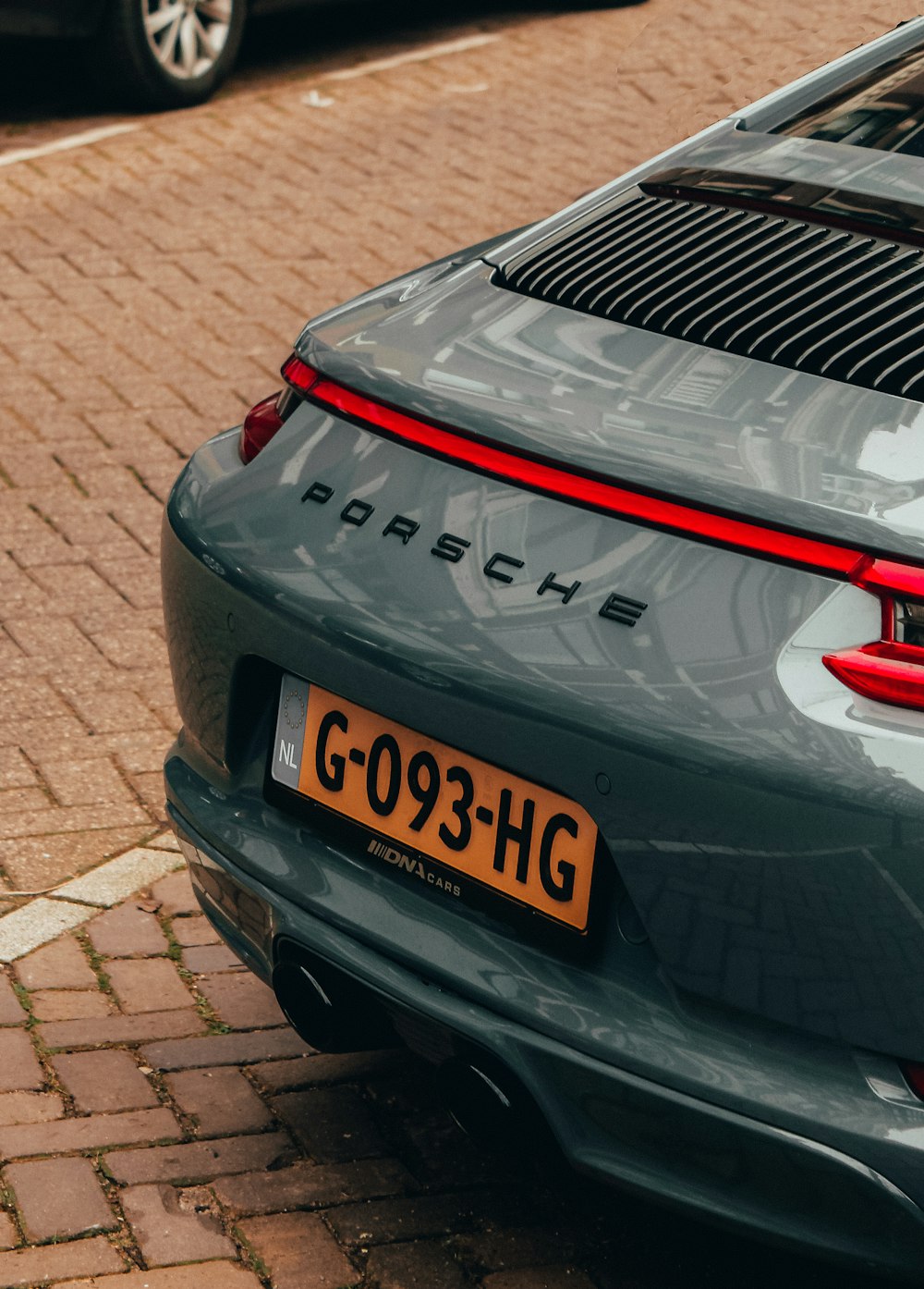 gray Porsche car
