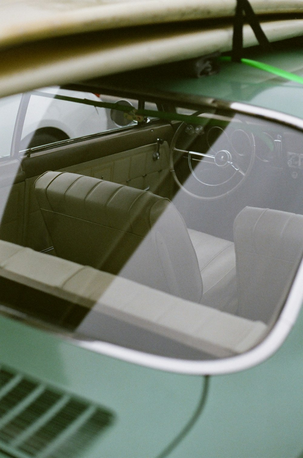 Grünes Interieur eines Oldtimers