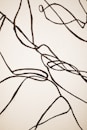 Arte abstrata em linhas, metáfora para o refinamento da escuta na supervisão clínica.