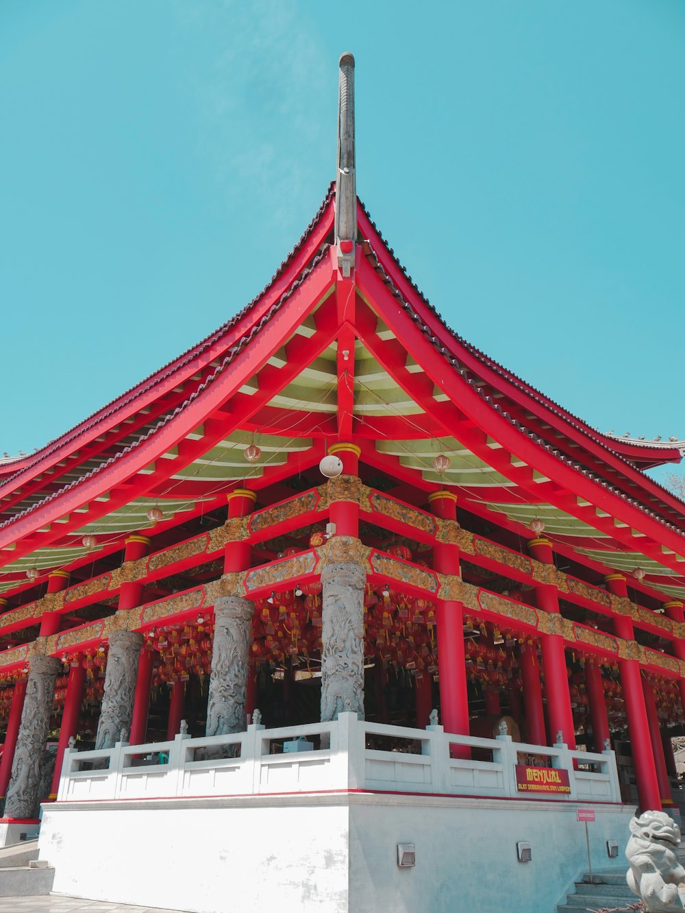 shallow focus photo of red building