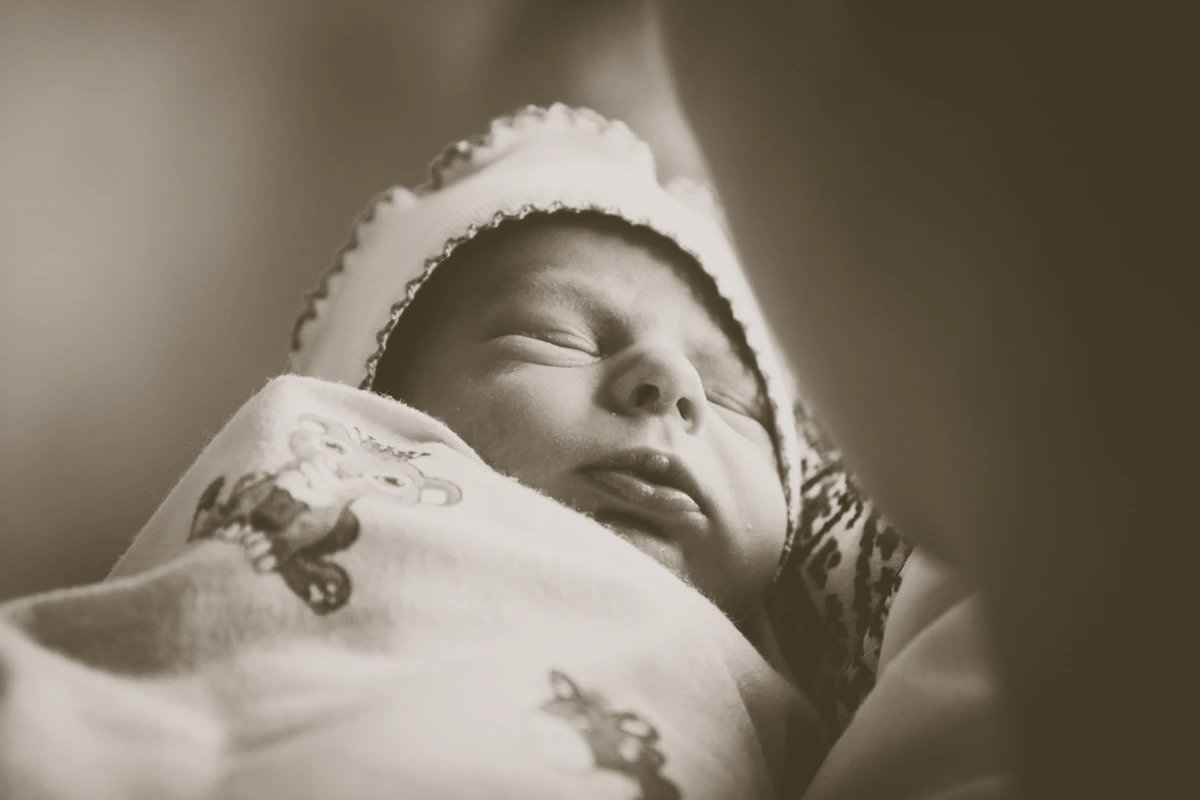 The Crying Won’t Stop: A Calm Guide to Colic and the Purple Crying Phase