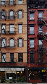 shallow focus photo of brown and red building