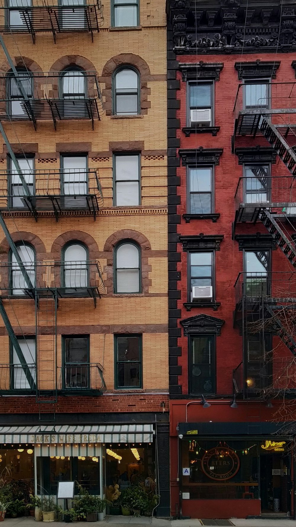 shallow focus photo of brown and red building