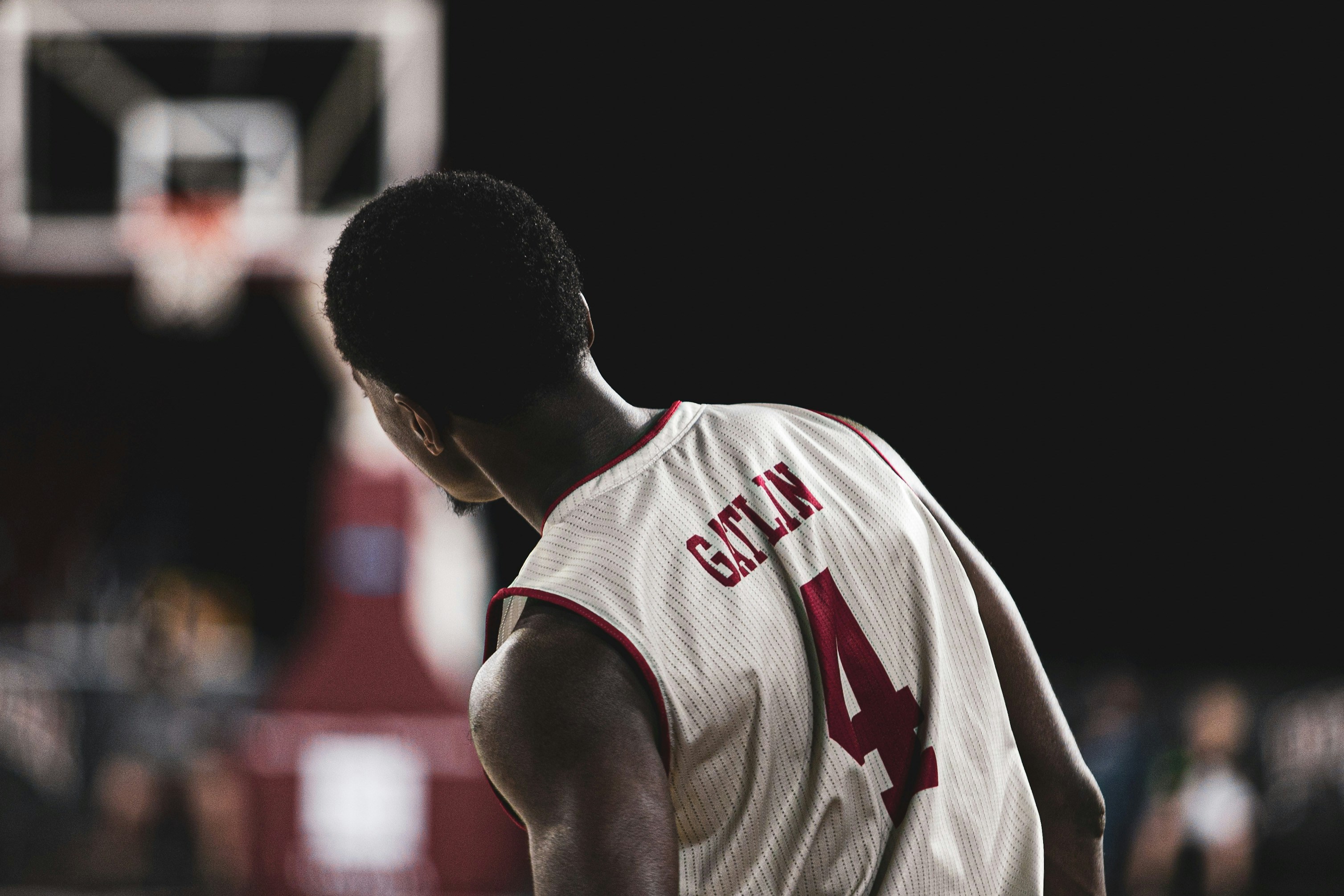 man looking at basketball hoop (Photo by LOGAN WEAVER | @LGNWVR on Unsplash)