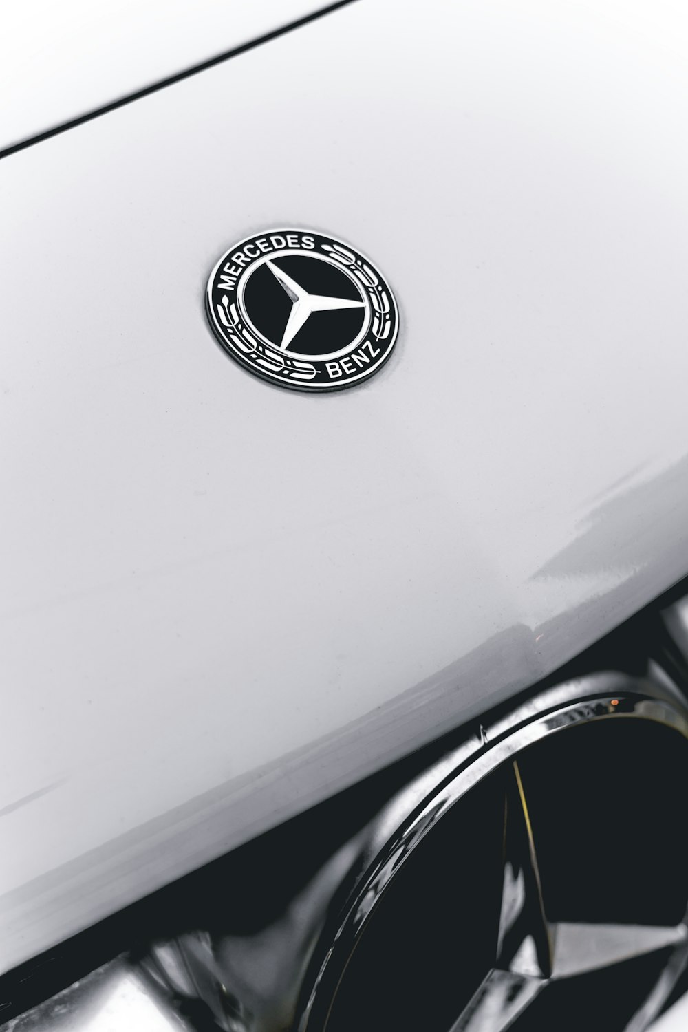 a close up of a mercedes emblem on a car