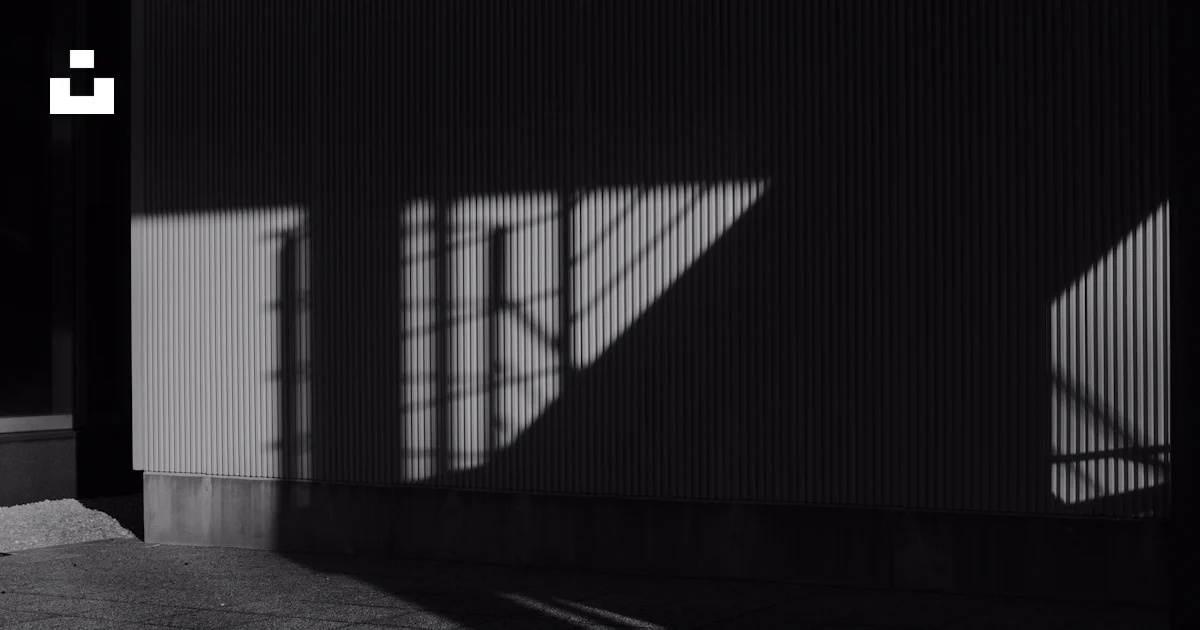 Building with structure shadow photo – Free Building Image on Unsplash