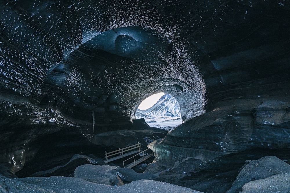 灰色の洞窟
