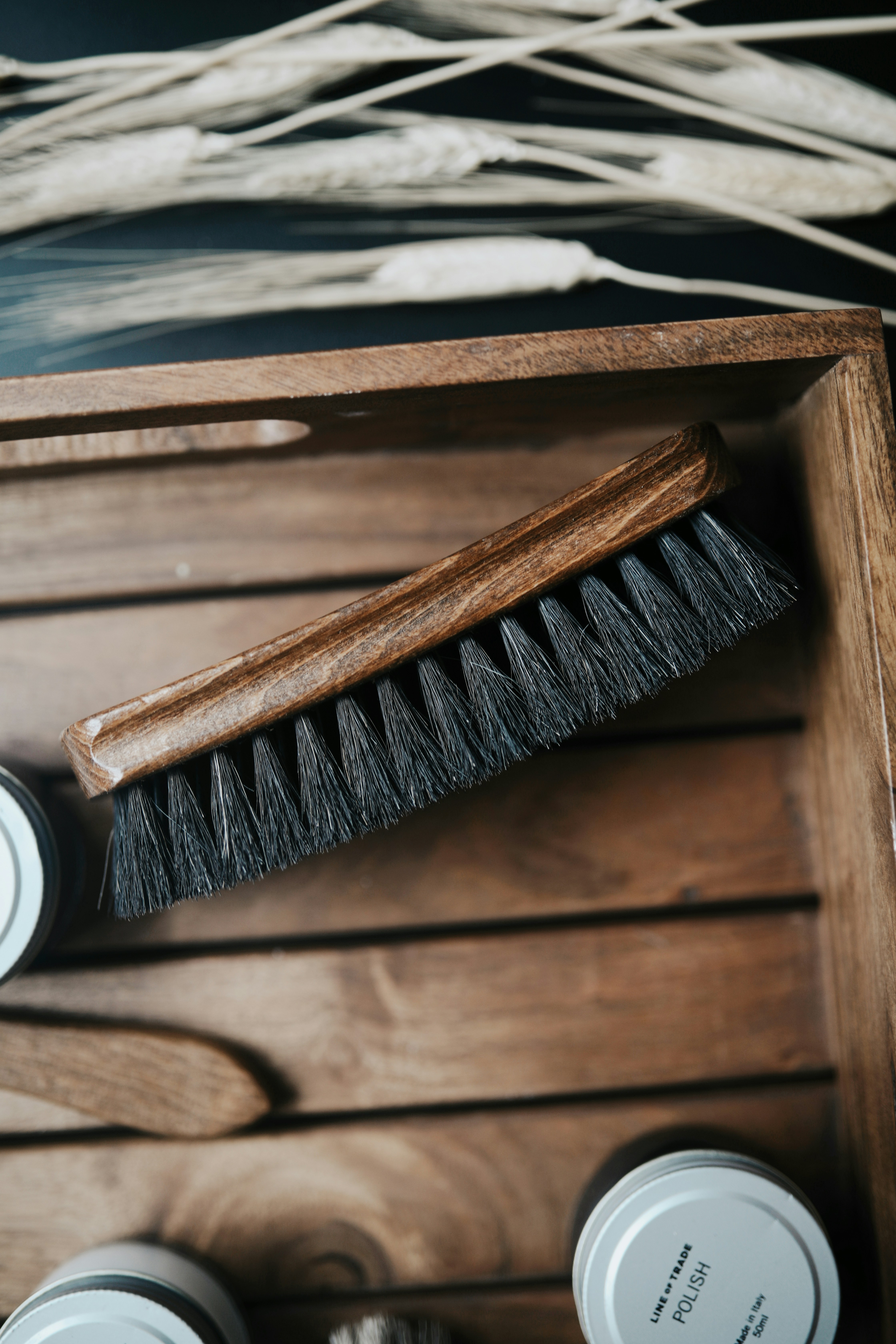 Máscara hidratante aplicada en cabello seco