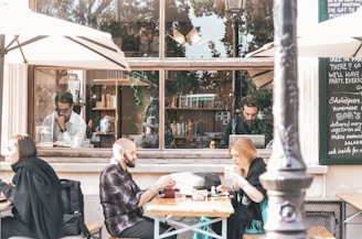 A cozy café with outdoor seating and a website homepage on a desktop screen.