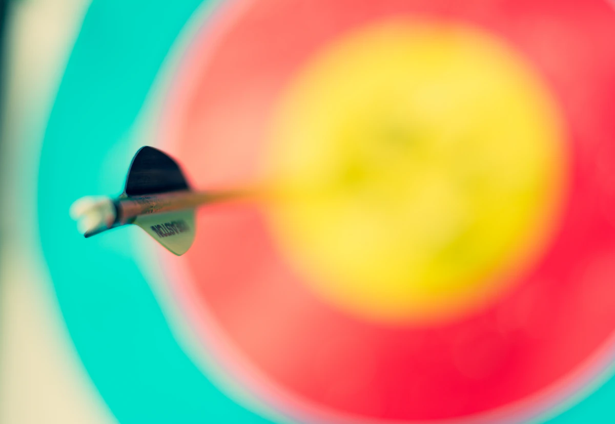 An arrow on a target, symbolic of the one-pointed effort of Dharana