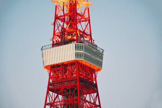 red tower building in Minato City, Japan in Tōkyō−Tower Japan