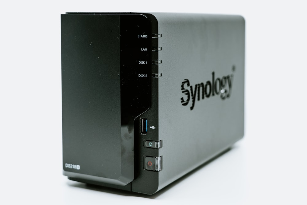 グレーのSynologyマシン