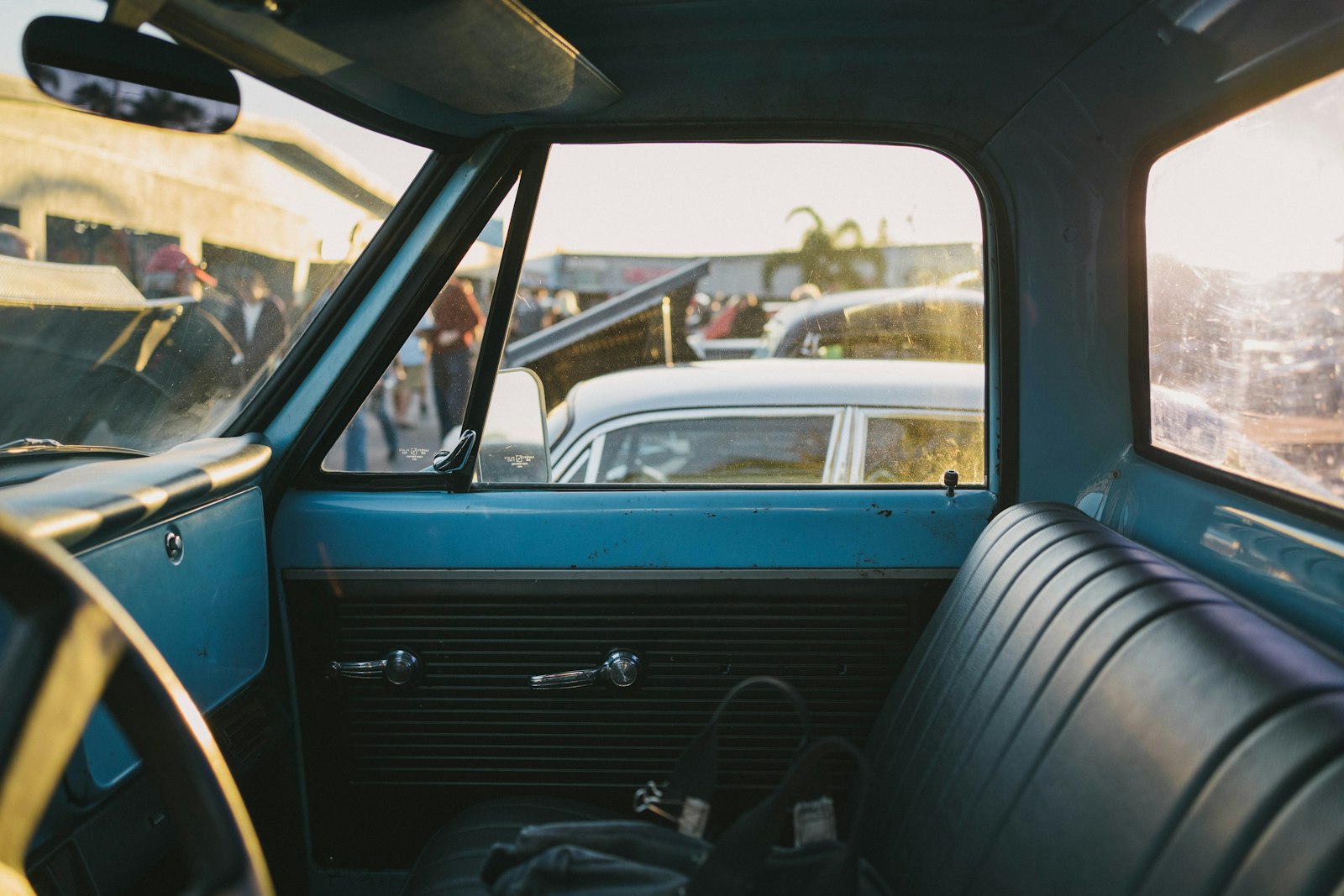 Sony a7 III + Sony FE 35mm F1.8 sample photo. Cars parked near people photography