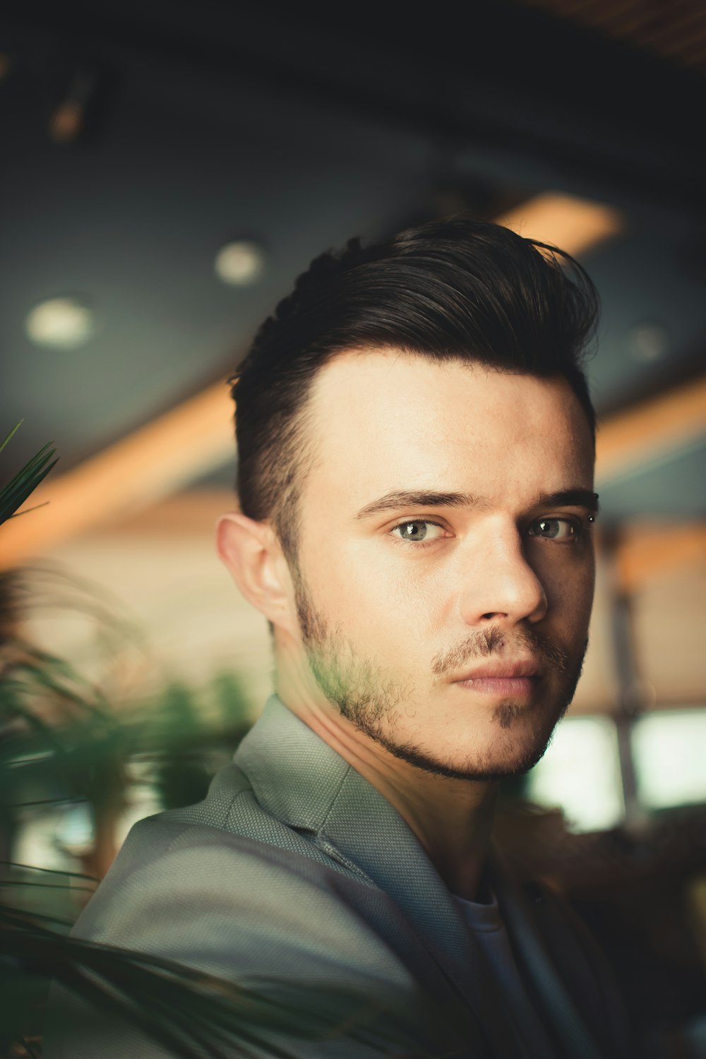 shallow focus photo of man in gray top