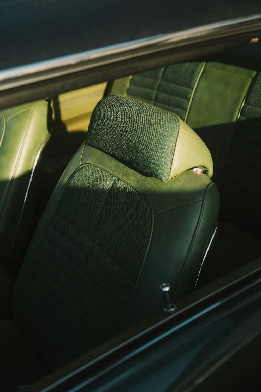gray and brown leather vehicle seat