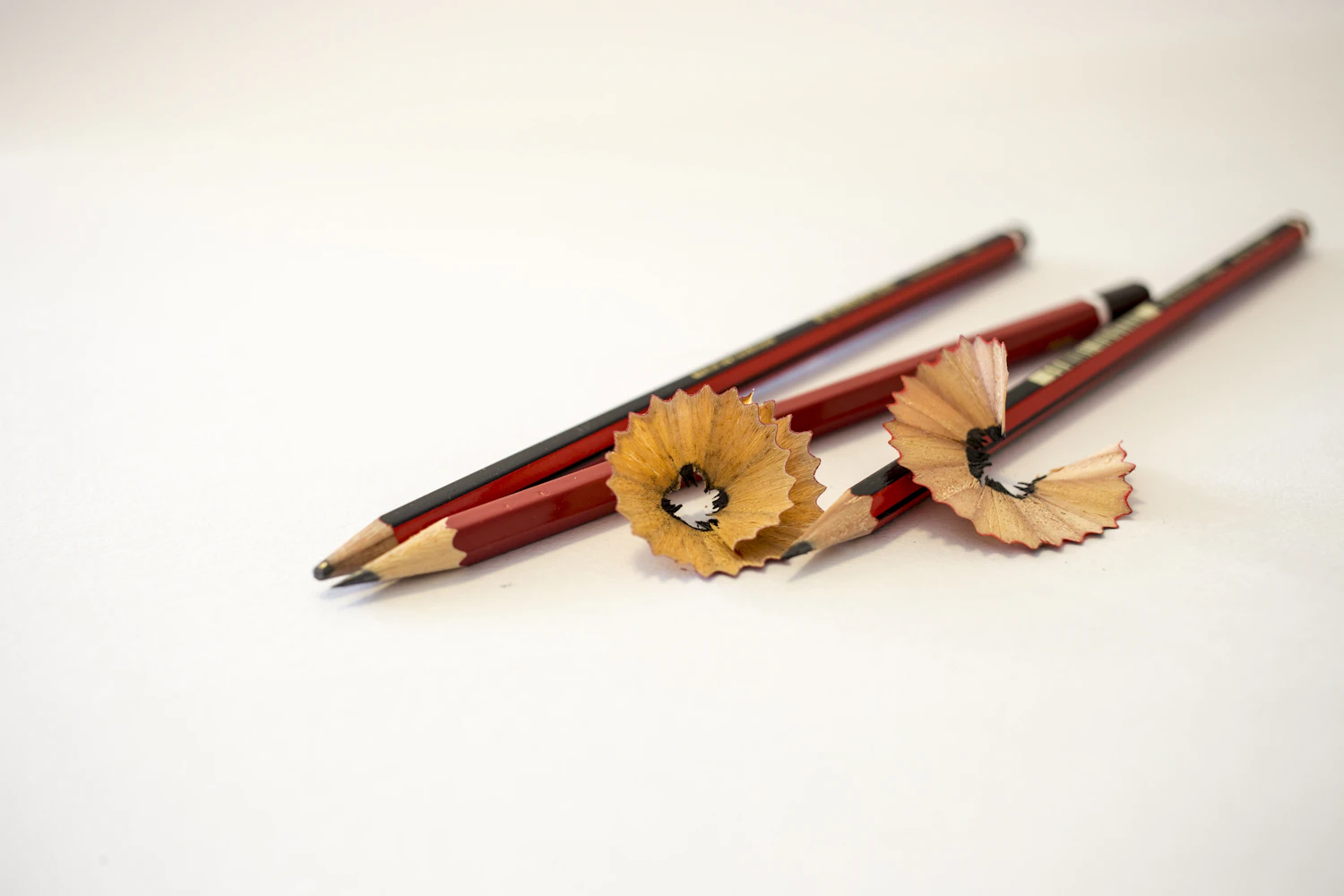 Werkstatt cedar pencils with fresh shavings on the bench — in stock