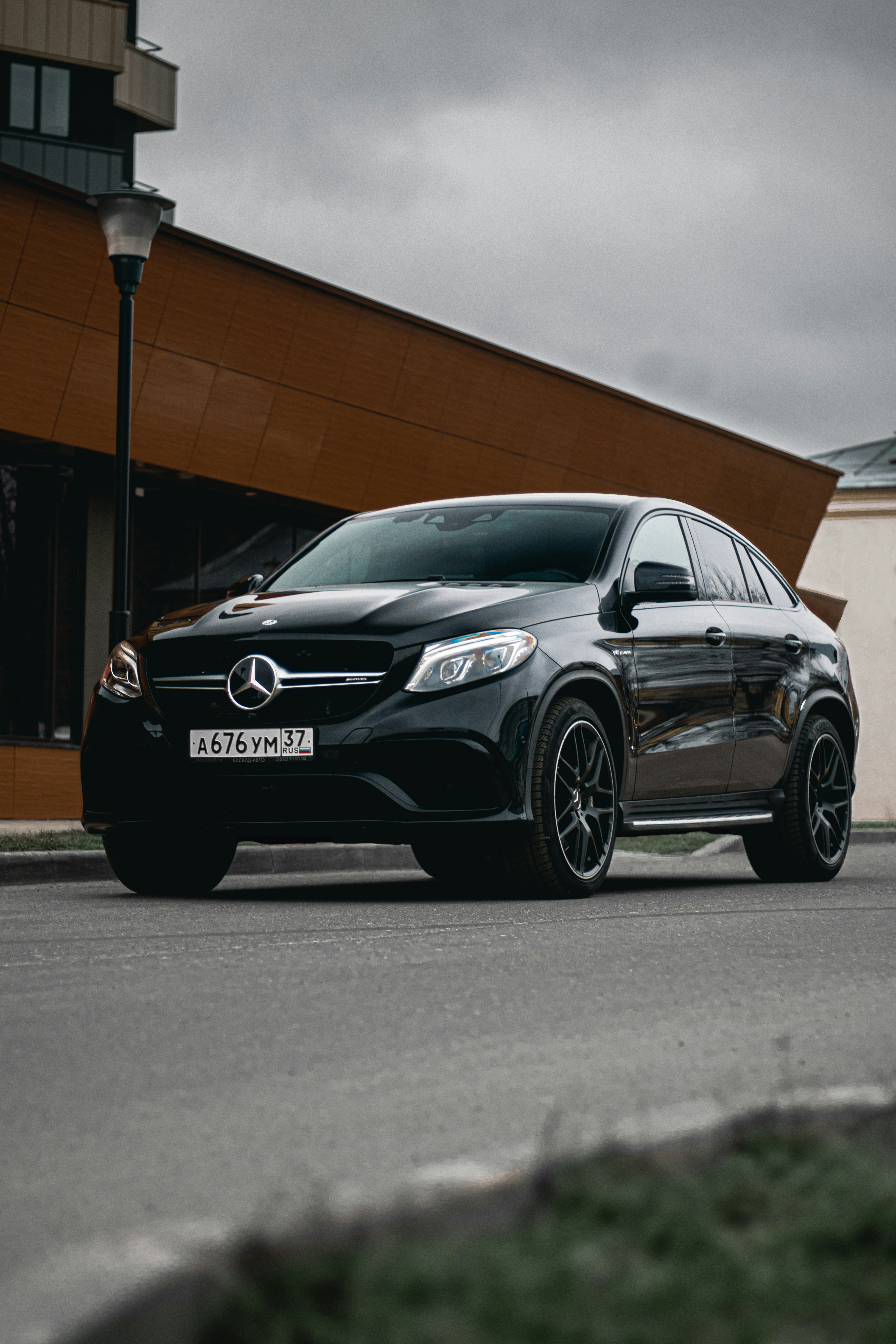 shallow focus photo of black Mercedes Benz sedan