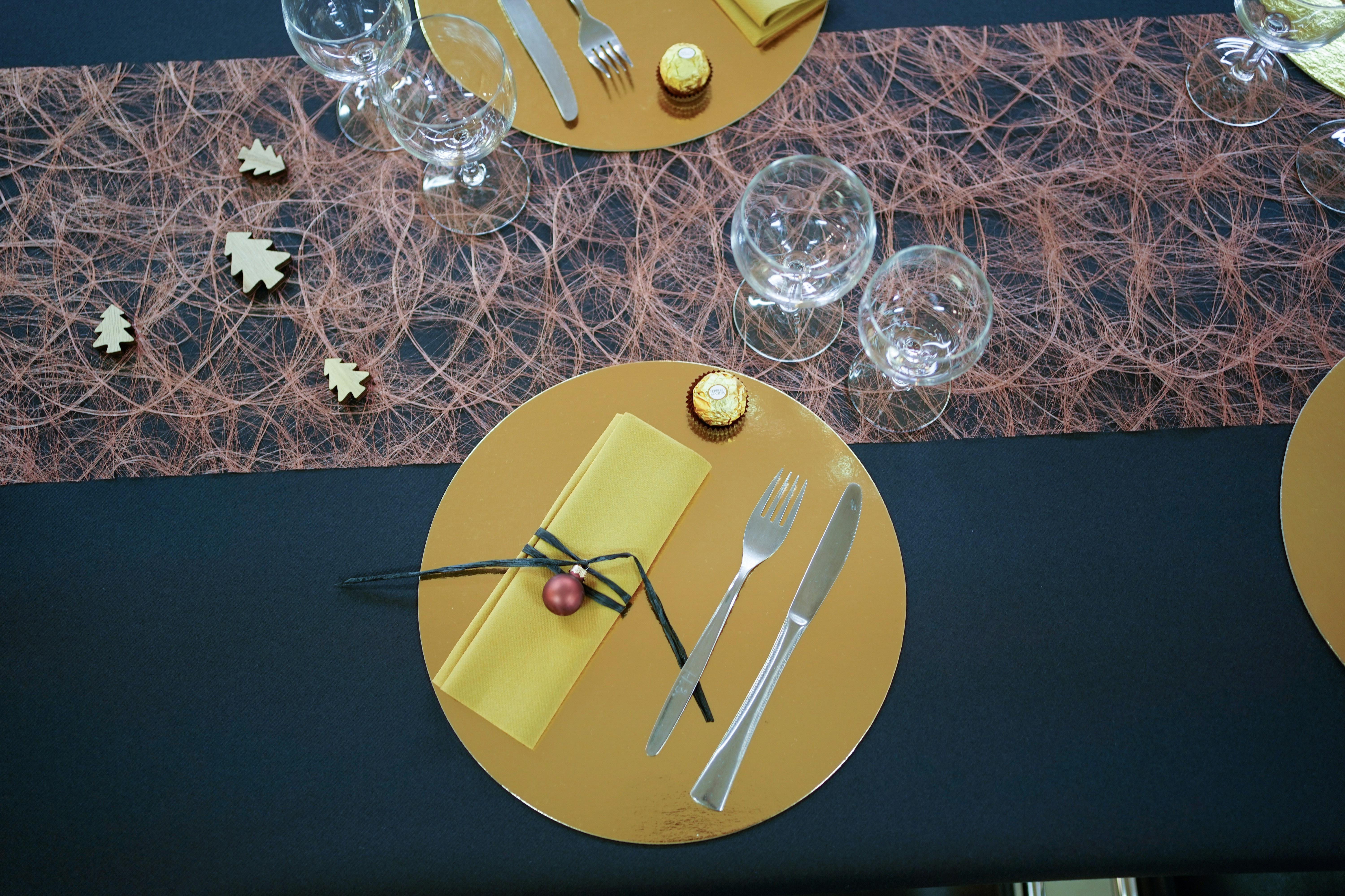 Sophisticated dining environment with cool and neutral colors