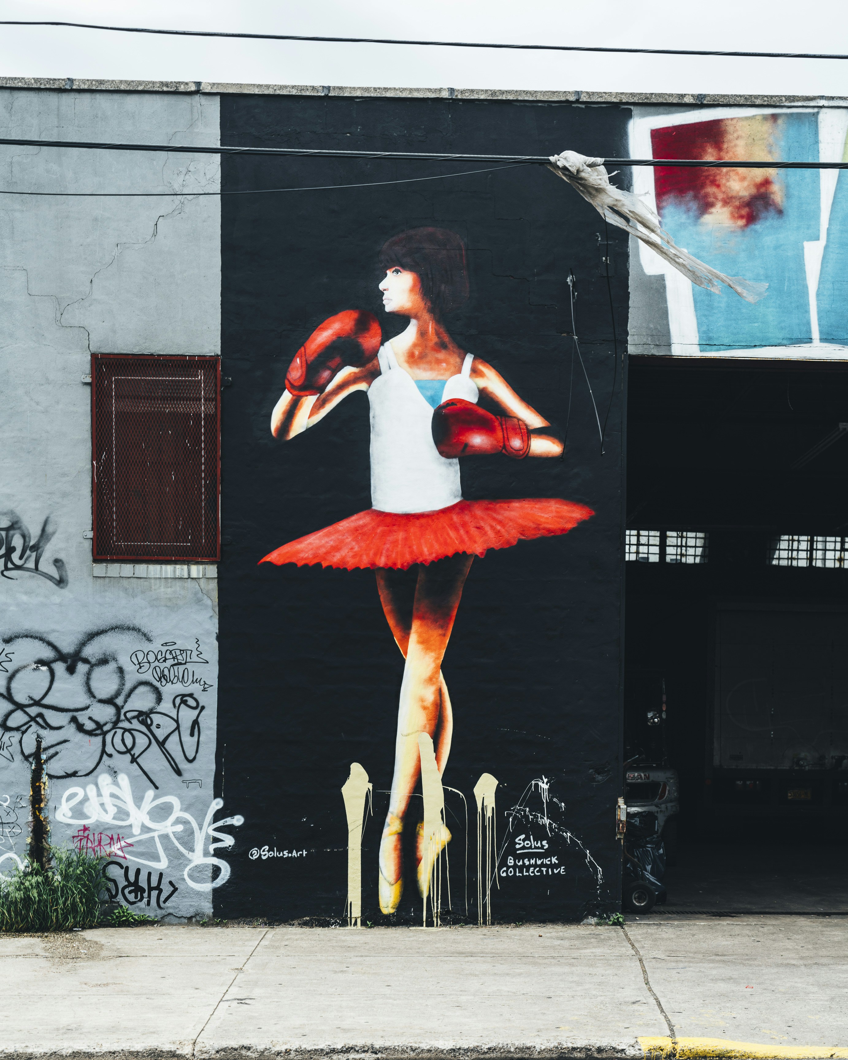 Find the perfect art wallpaper in Unsplash's massive, curated collection of HD photos. Each photo is optimized for your screen and free to use for all.