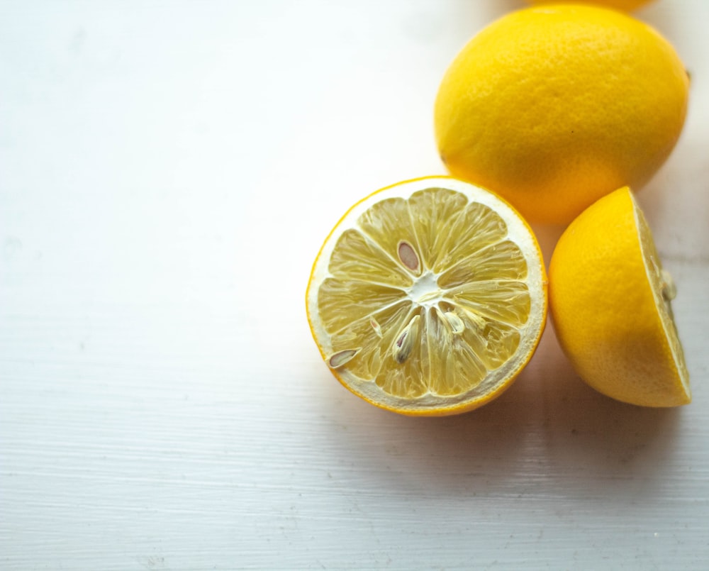 shallow focus photo of sliced lemon fruits