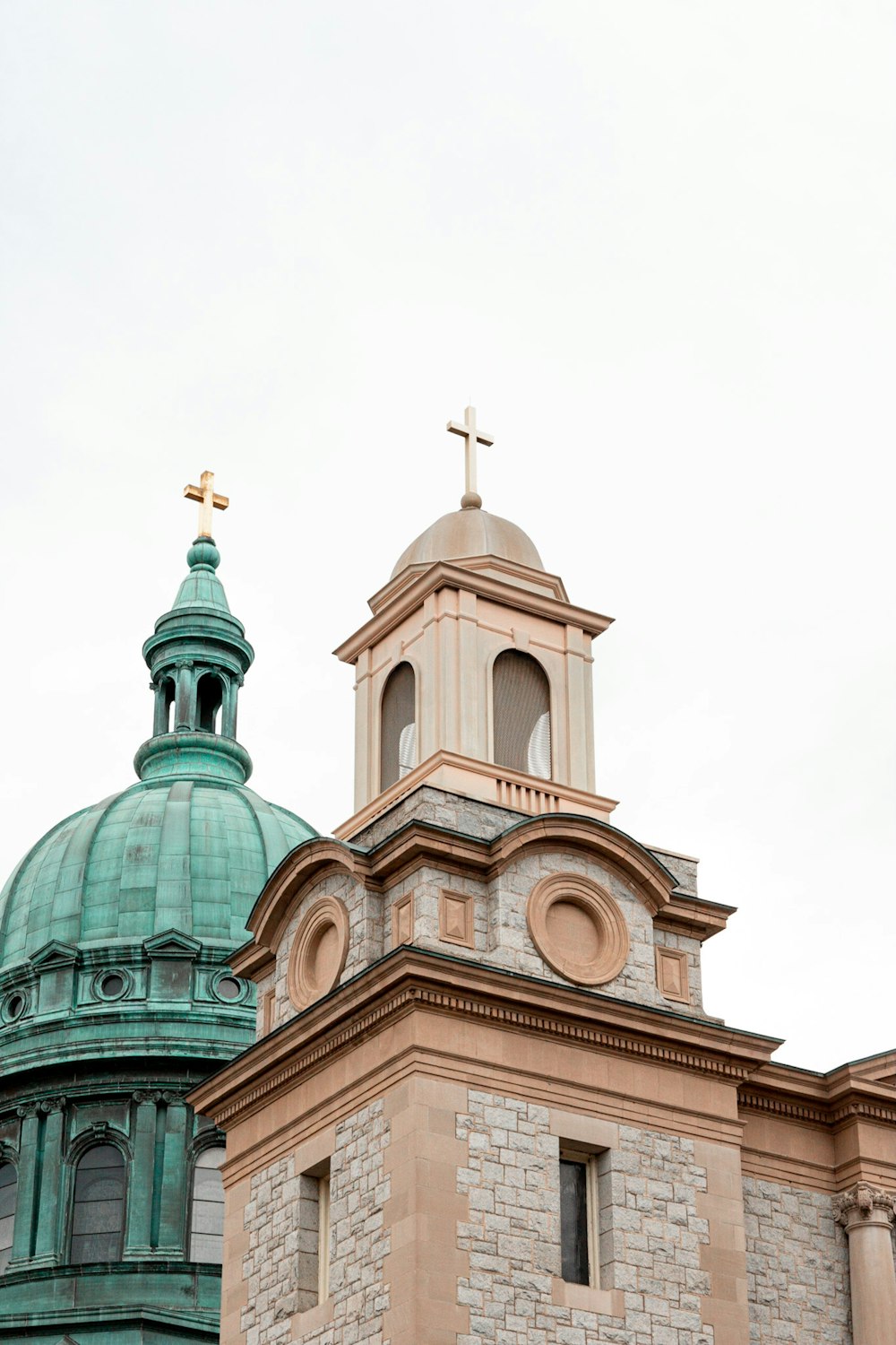 shallow focus photo of brown building