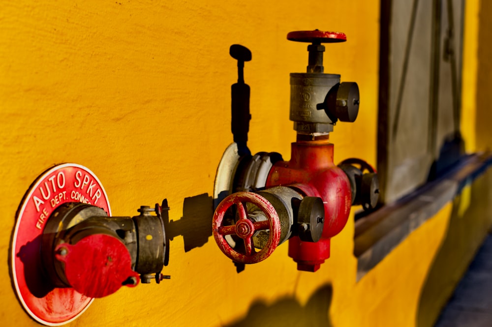 Válvula de compuerta de hidrante roja y gris