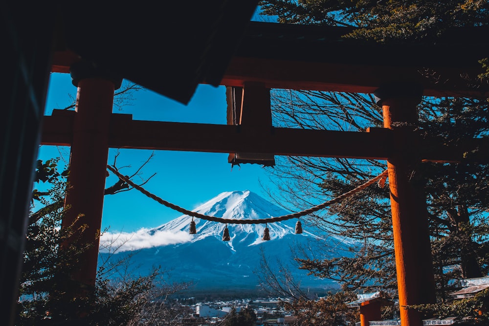 昼間の雪山