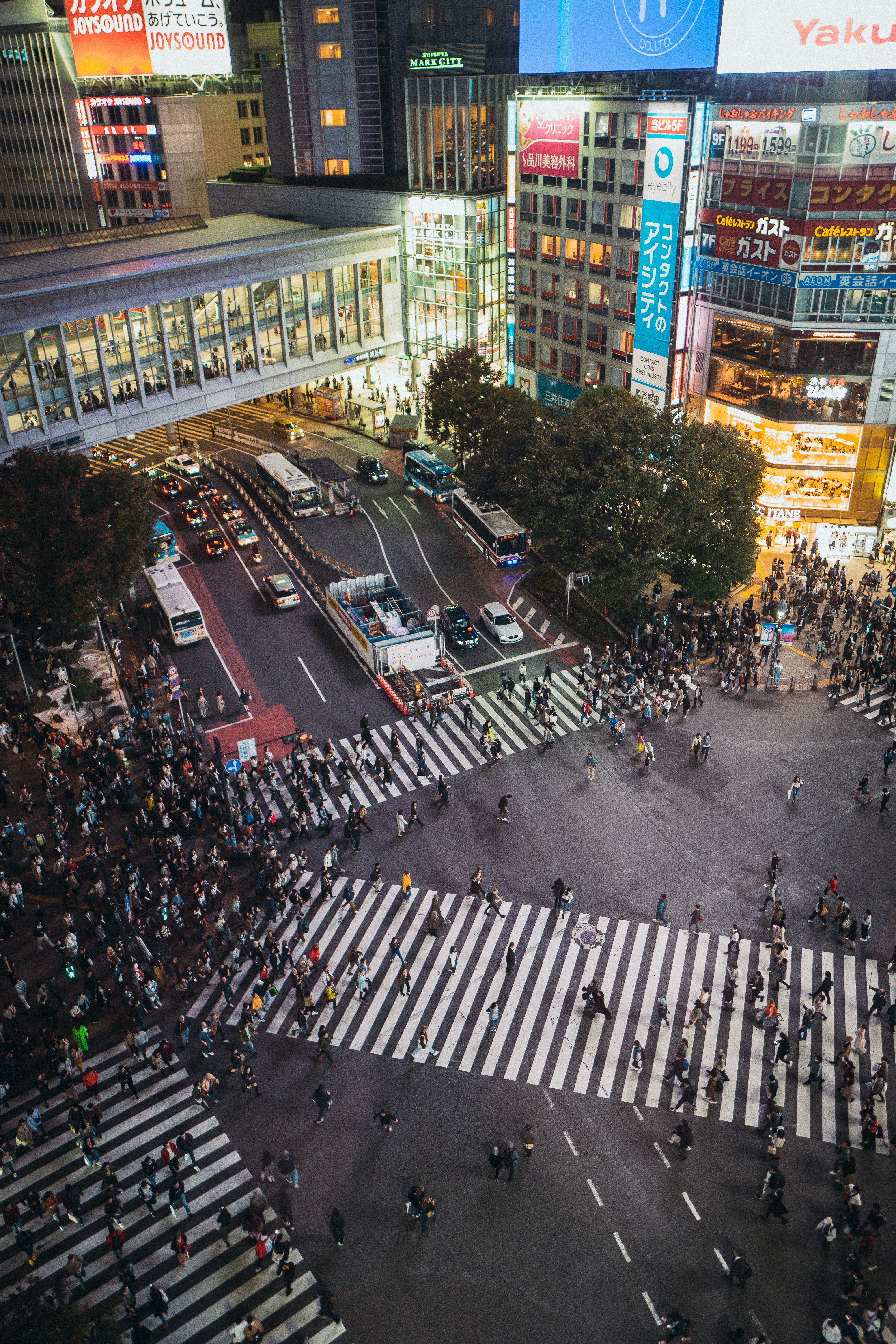 Leica Q (Typ 116) sample photo. People crossing road photography