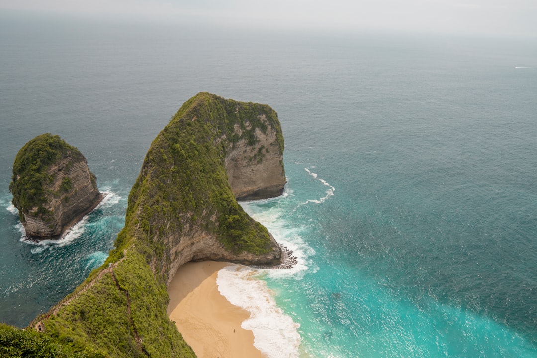 Cliff photo spot Kelingking Beach Uluwatu Temple