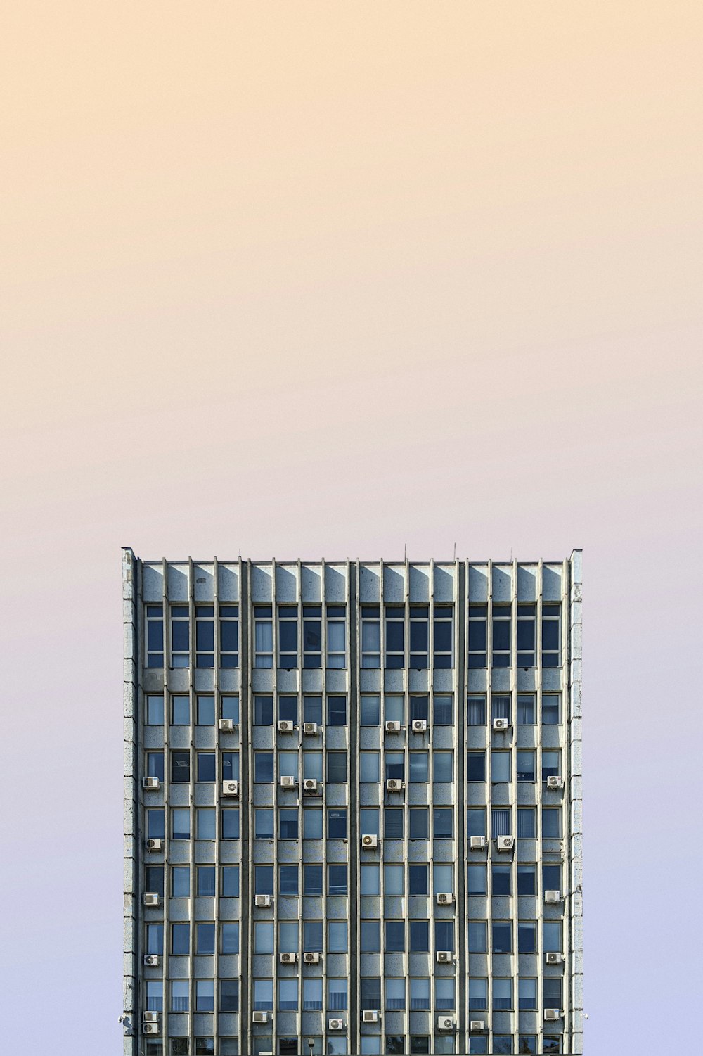 灰色の建物の3Dプラント