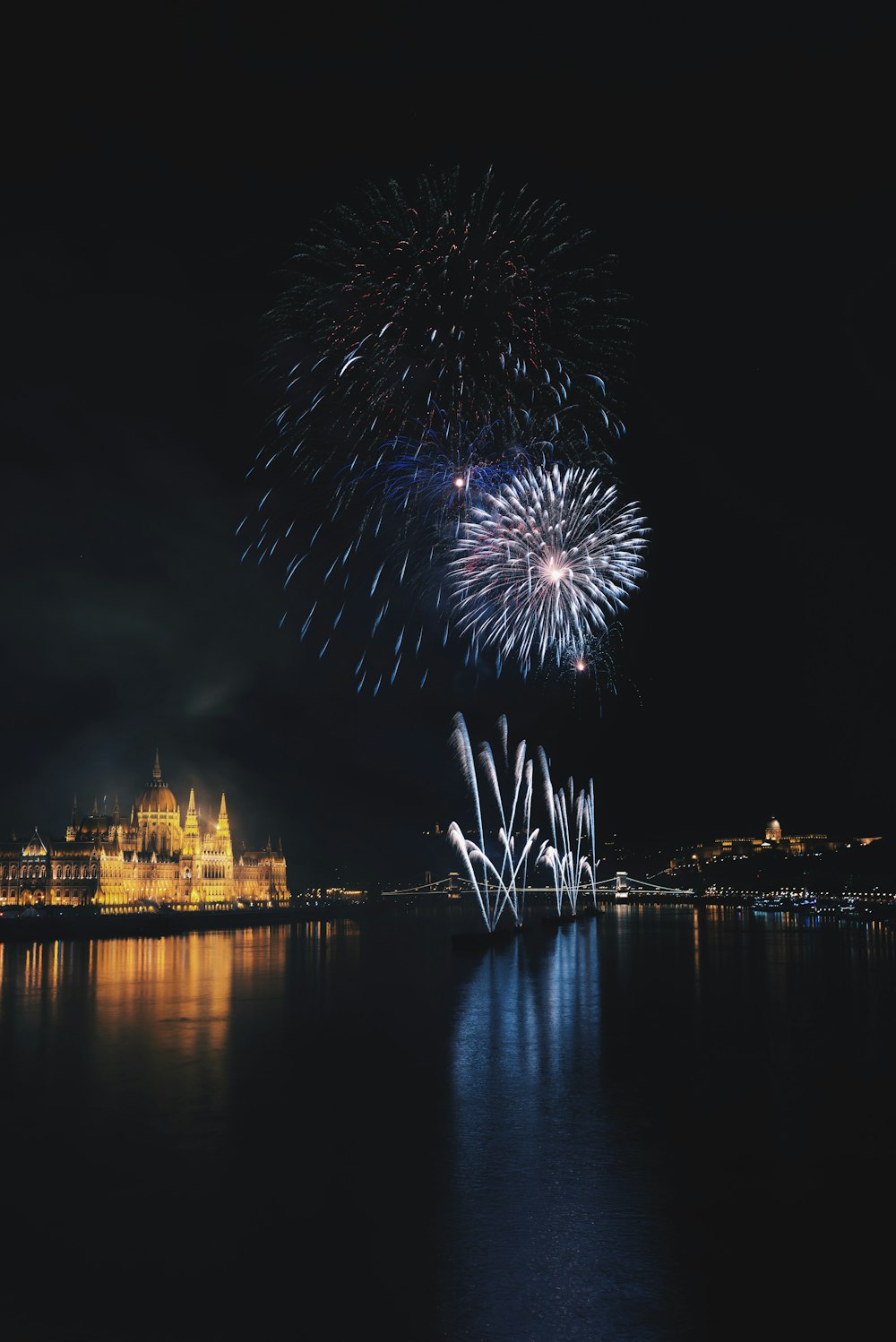 time-lapse photography of fireworks bursting in the sky during nighttime