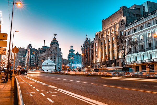 Catedral de Madrid con cielo claro