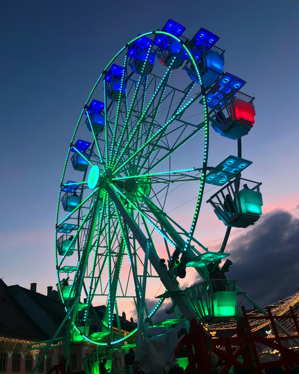 Ferris wheel during day