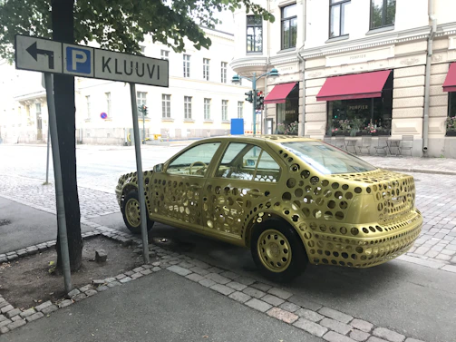 Exterior view of Motoex Oy autokorjaamo in Turku with clear signage and cars parked outside