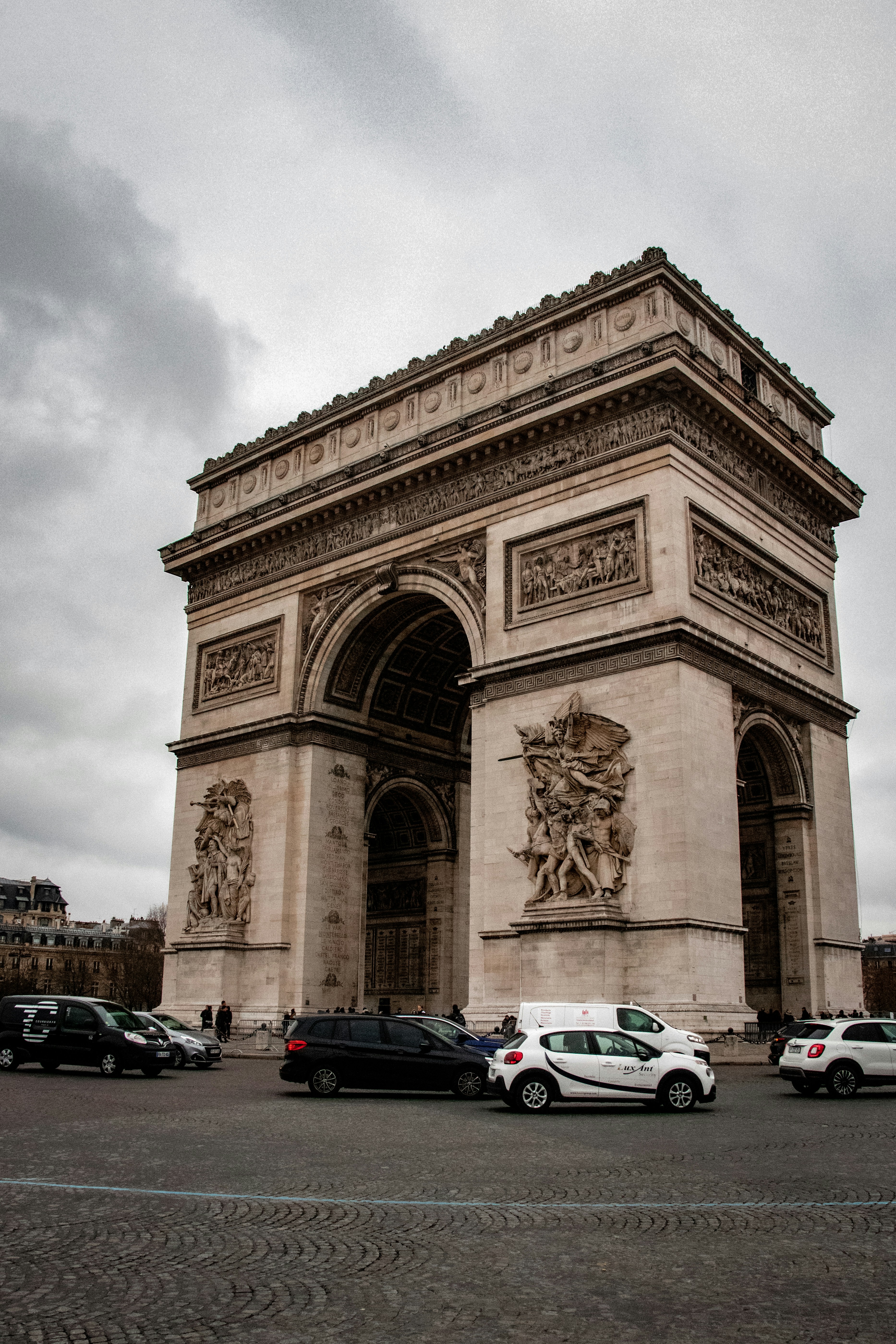 Arc De Triomphe Photo Free Building Image On Unsplash