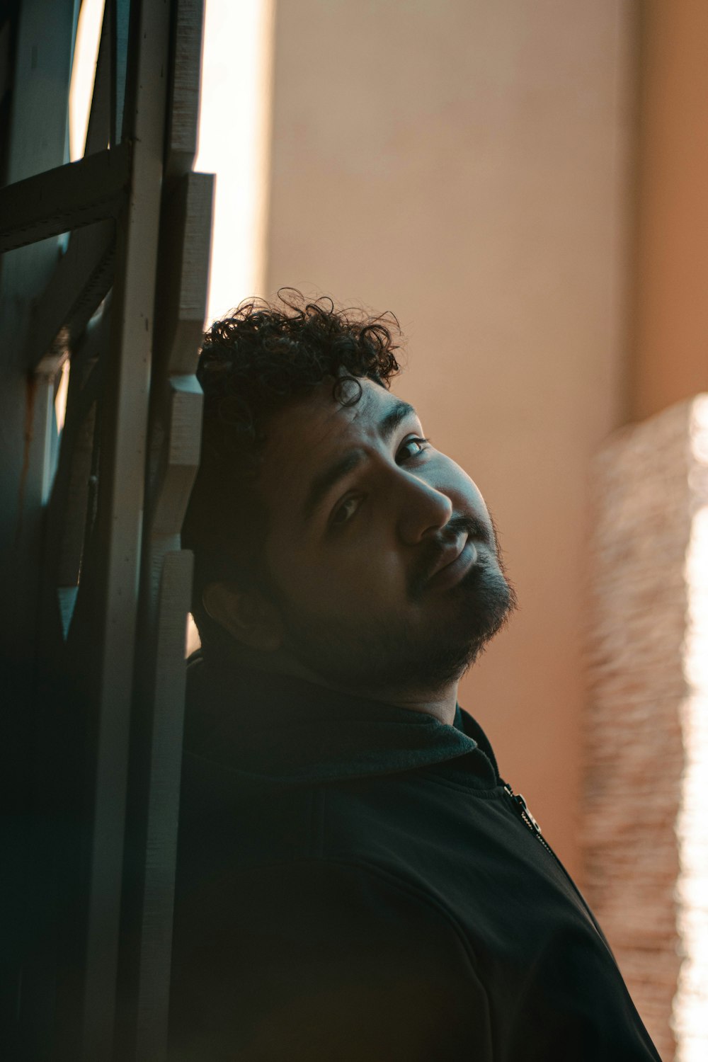 shallow focus photo of man in black top