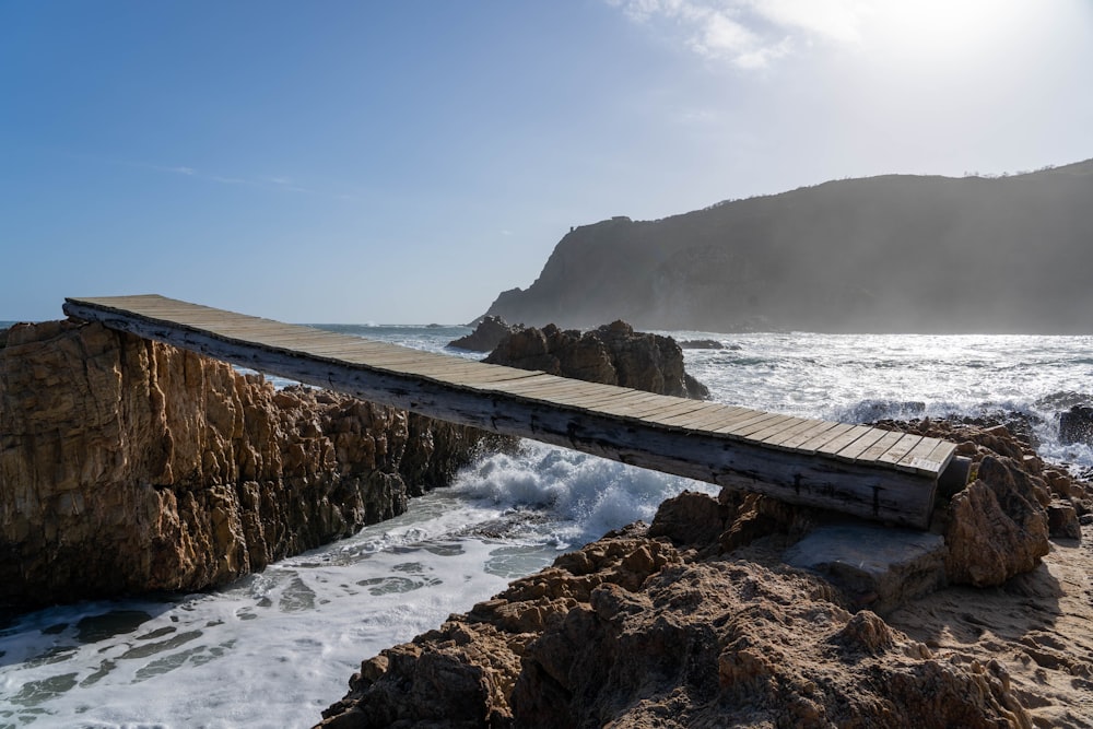 Pont en béton gris