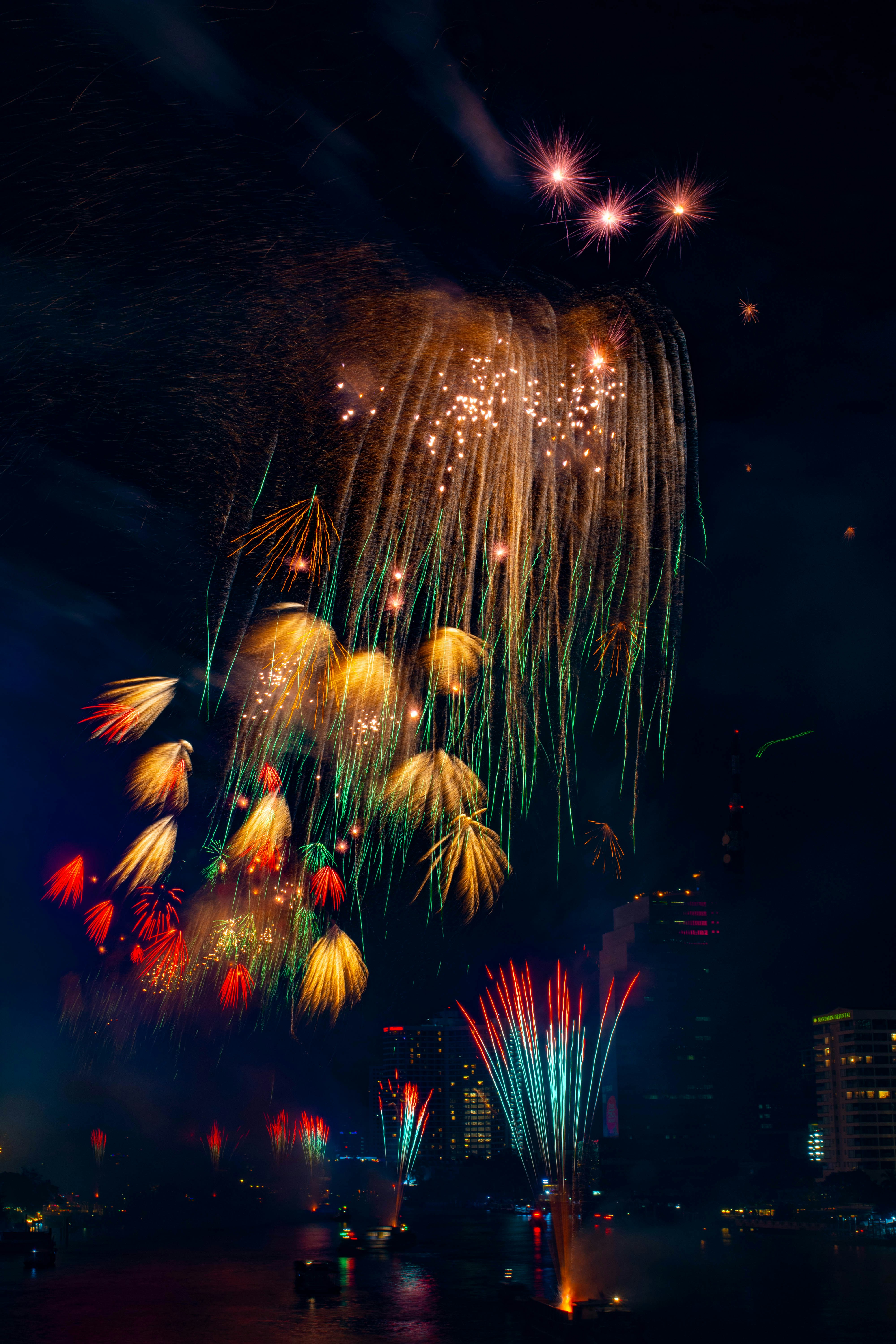 colorful_fireworks_display