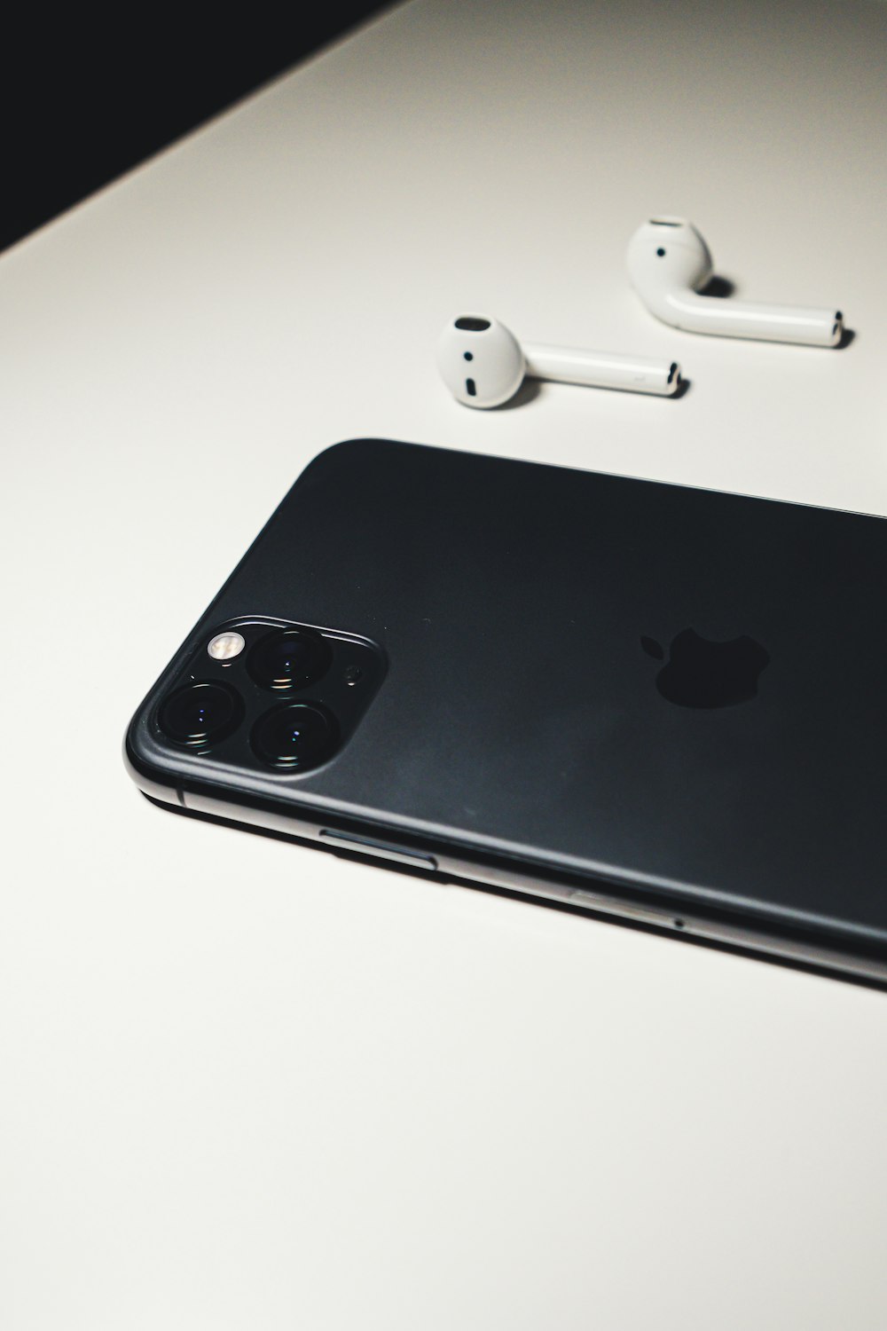 Iphone 11 Pro Max Wallpaper Pictures Download Free Images On Unsplash