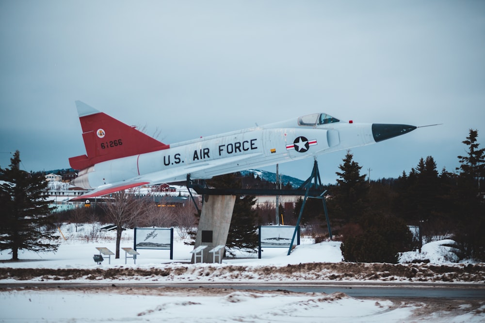 white and red U.S. Air Force plane