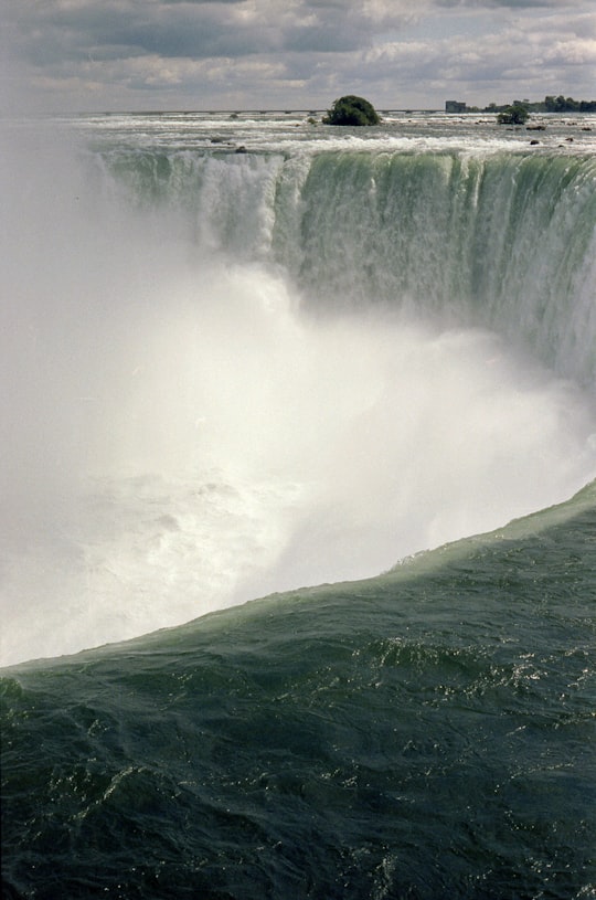 long-exposure photography of waterfalls in Horseshoe Falls Canada