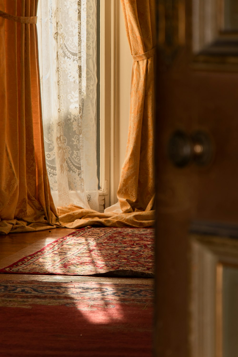 brown and white window curtain